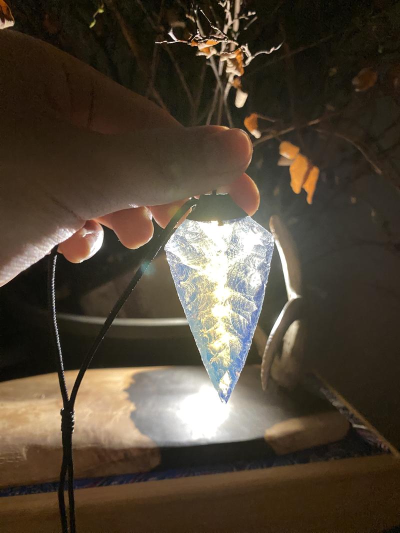 Hmade H-carved Black Obsidian Stone Necklace with Transparent Inlaid Design Encased in Resin for Unique Unisex Statement Ideal for Gift Foldable Christmas Tree Lights Day of the Dead Decorations Set Canvas Tote Bag Star Stripe Wreath Bows