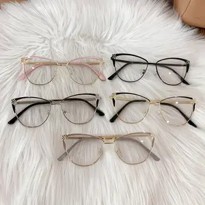 A pair of anti-blue light decorative glasses, uniquely styled fashionable large-frame non-prescription glasses, an elegant accessory, with a frame design suitable for various face shapes