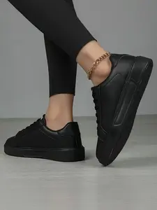 2026 Women's Simple Solid Color Black and White Casual Sneakers. Slip-on Design for Easy On and Off, Lightweight, Breathable, and Comfortable Flat Sole. Perfect for Commuting, Shopping, and Travel; Goes Well With Jeans and Skirts.
