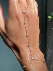 Women's Rhinestone Flower Design Wedding Bracelet, Rhinestone Decorated Bracelet, Simple Fashionable Sparkling Hand Back Chain Accessory, Versatile Bridal Jewelry