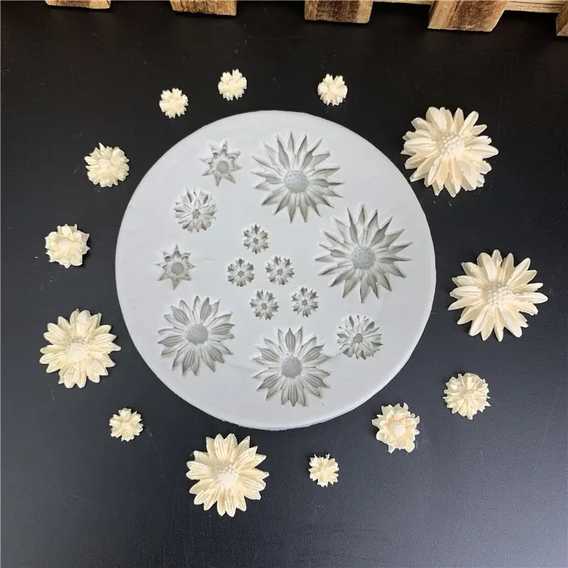 1pc 13 Cavity Daisy Shaped Silicone Mold, Chocolate Molds, 3D Fondant Mold for DIY Pudding Chocolate Candy Desserts Gummy Cupcake Handmade Soap Ice Cube Ice Cream, Cake Decorating Supplies, Baking Supplies, Baking Essentials, Kitchen Items
