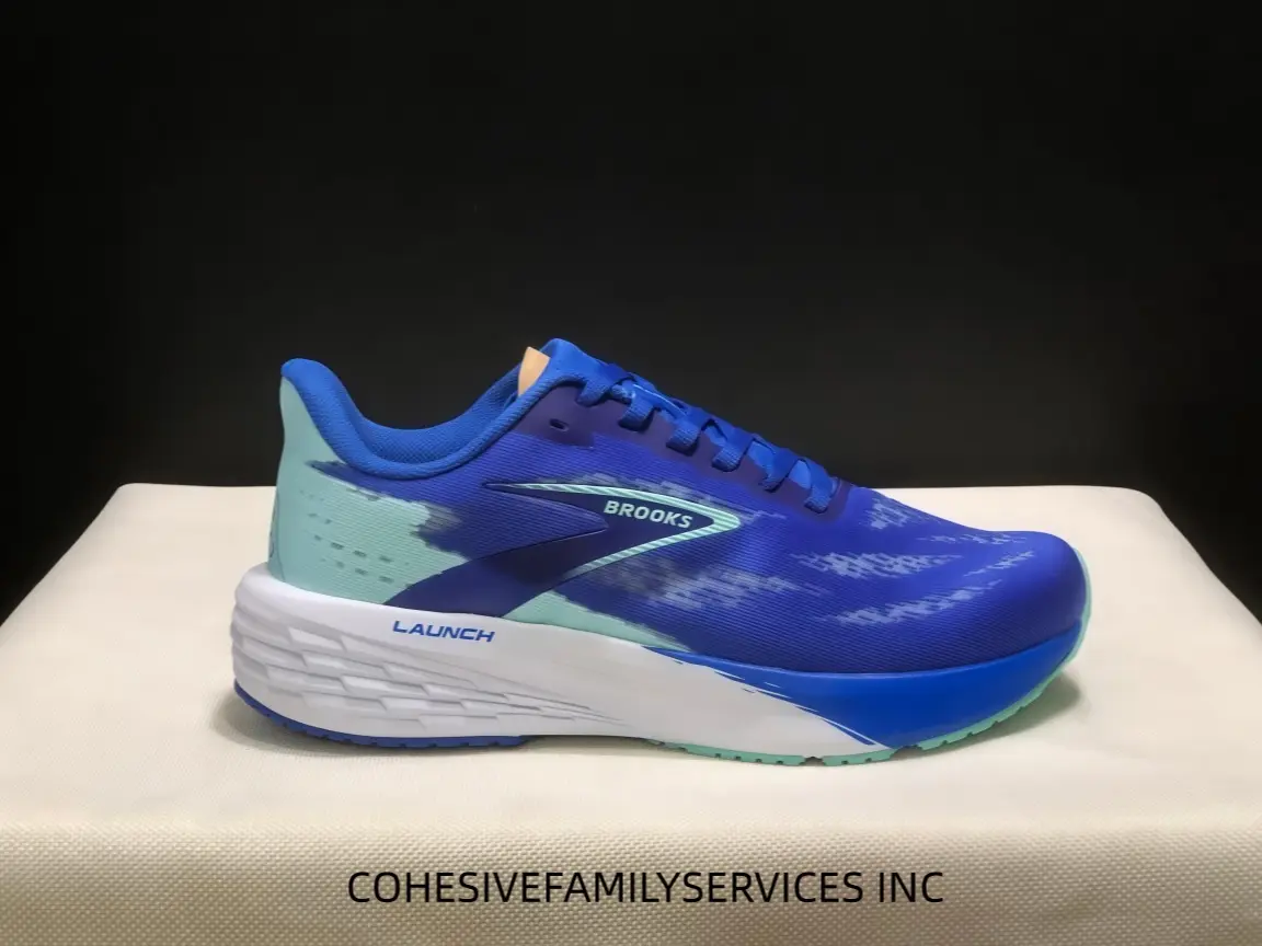 Gradient blue lightweight running shoes with breathable woven upper. Cushioned midsole absorbs shock perfectly, ideal for daily jogging, gym training and long-distance road running comfortably.