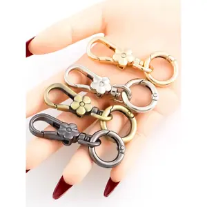 Flower Design Keychain, Metal Keychain for Women & Men, Fashion Keychain for Car Key, Bag Decoration, Bag Charm, Bag Accessories, Cute Charms Keychain, Trendy Cute Keychain, Stylish Keychain