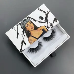 Ingobernable eyelashes