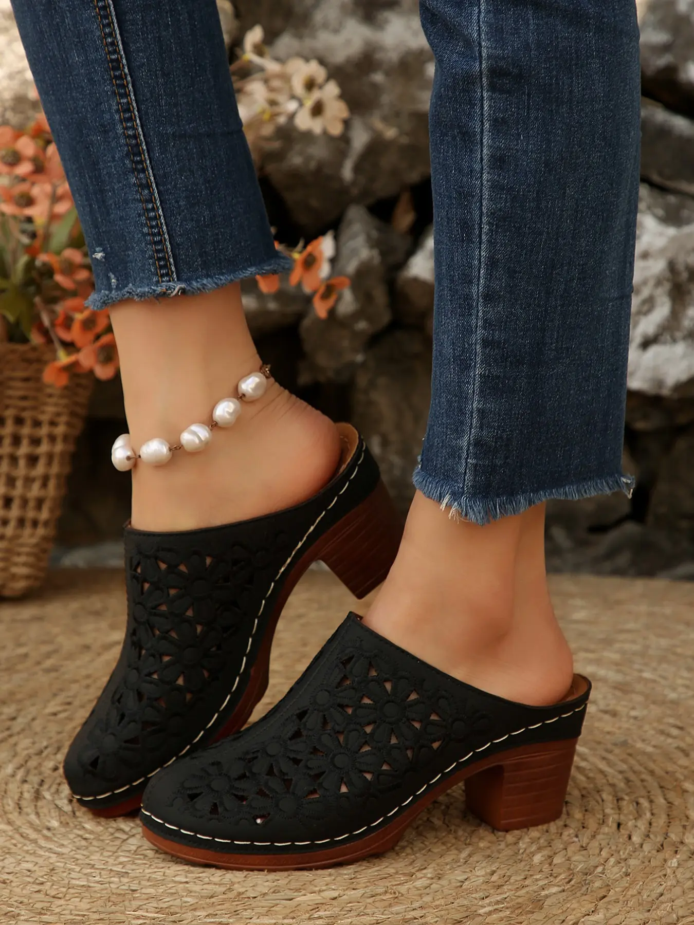 Summer Hollow Out Floral Heeled Mules for Women, Breathable Thick Sole Outdoor Sandals, Vintage Versatile Closed-Toe High Heel Slippers, Block Heeled Mules, Pu Leather Mules