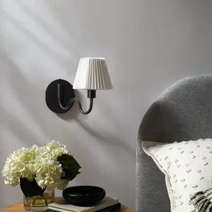Wave Squiggle Arm Wall Sconce in Black