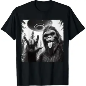 [100%25 Cotton] [100%25 Cotton]  Funny Sasquatch Bigfoot Rock On Selfie With UFO Alien T-Shirt  Golf Gift T-Shirt For Men and Women