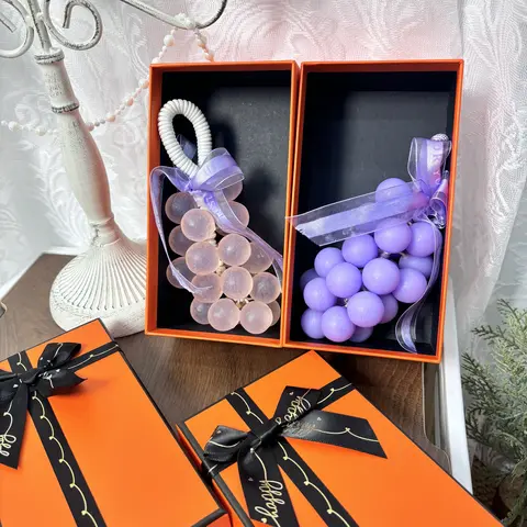 25 Count Grape Shaped Bar Soap, Mild White Tea Scent Decorative Fruit Cleansing Soap Bar For Daily Hand & Body Washing, Gentle Lathering Soap For Bathroom Vanity Decor, Small Portable Scented Soap For Household Use,Comes with Ribbon and Gift Box