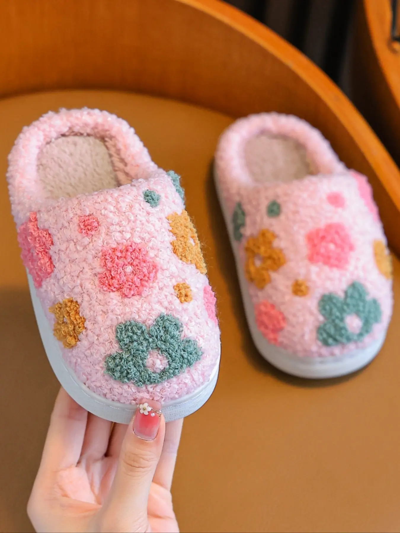 Autumn Winter New Style Floral Embroidered Slippers, Soft Sole Comfortable Indoor Shoes for Kids, Thick Plush Lining, Fuzzy Warm Slippers