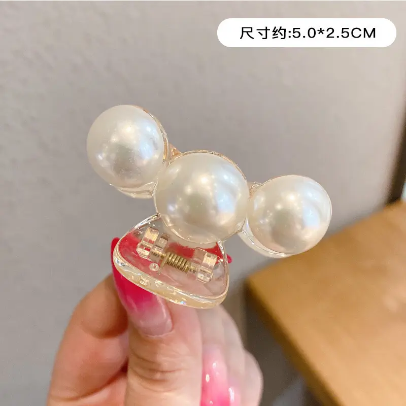 154 # Three Pearl Clip#