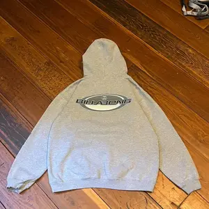 Grey Billabong Hoodie with Logo, Unisex Crewneck Shirt for Men and Women