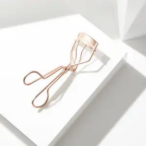 Classic eyelash curler, achieve stunning lashes with our timeless model, 1 pc