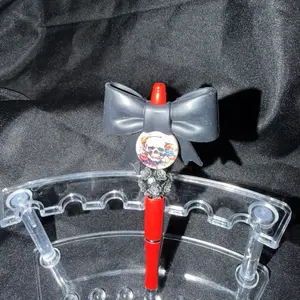 Black bow skull focal pen