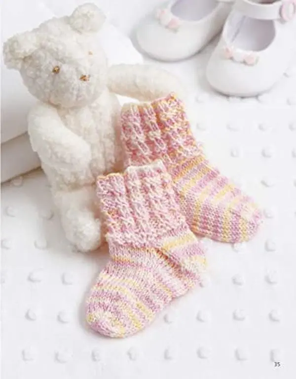 Used Book - Knit Socks for Your Loved Ones: 11 Family-Friendly Customizable Designs with Stitching Guides & Yarn Information in Various Sizes by Edie Eckman (English Paperback)