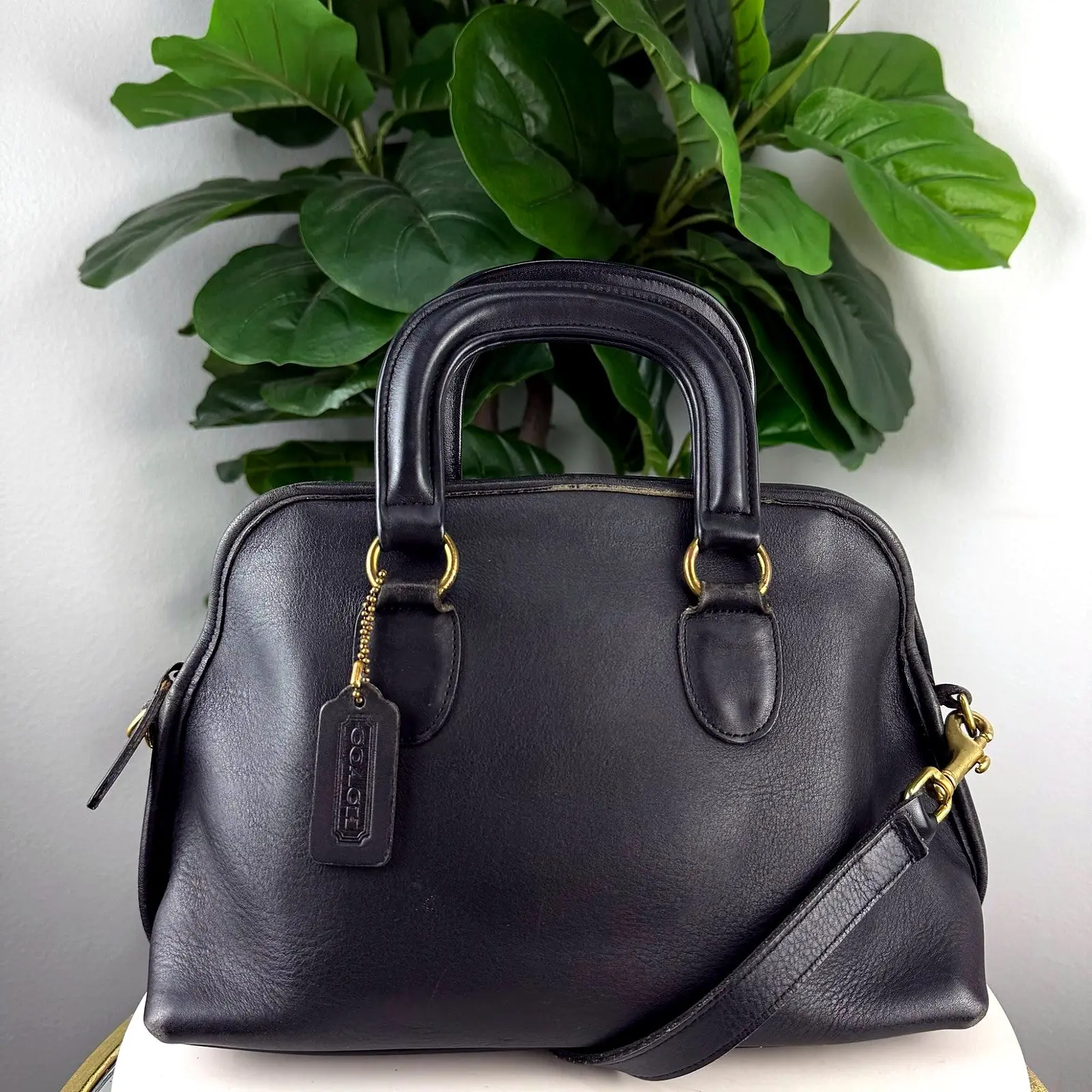 Pre-owned Glove-tanned cowhide Shoulder Bags Authentic Vintage Coach Black Leather Bowling Bag Satchel