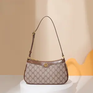 Classic Pochette Shoulder Bag — A Stylish Faux-Leather Square Shoulder Bag, Minimalist Everyday Commuter Handbag, Elegant 90s-Retro Style Baguette Bag, and Versatile, Chic Clutch.