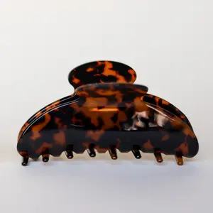 IT GIRL Essential: OCHRE NOIRE DES Claw Clip - Timeless Color