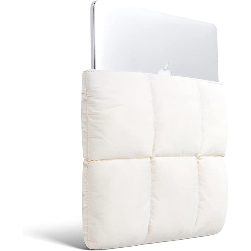 [2025] Your MacBook's Perfect Travel Companion – This Quilted Puffer Laptop Sleeve Wraps Your 13-14 Inch Device in Pillow-Soft Cushioning, Offering Stylish Protection Without the Bulk