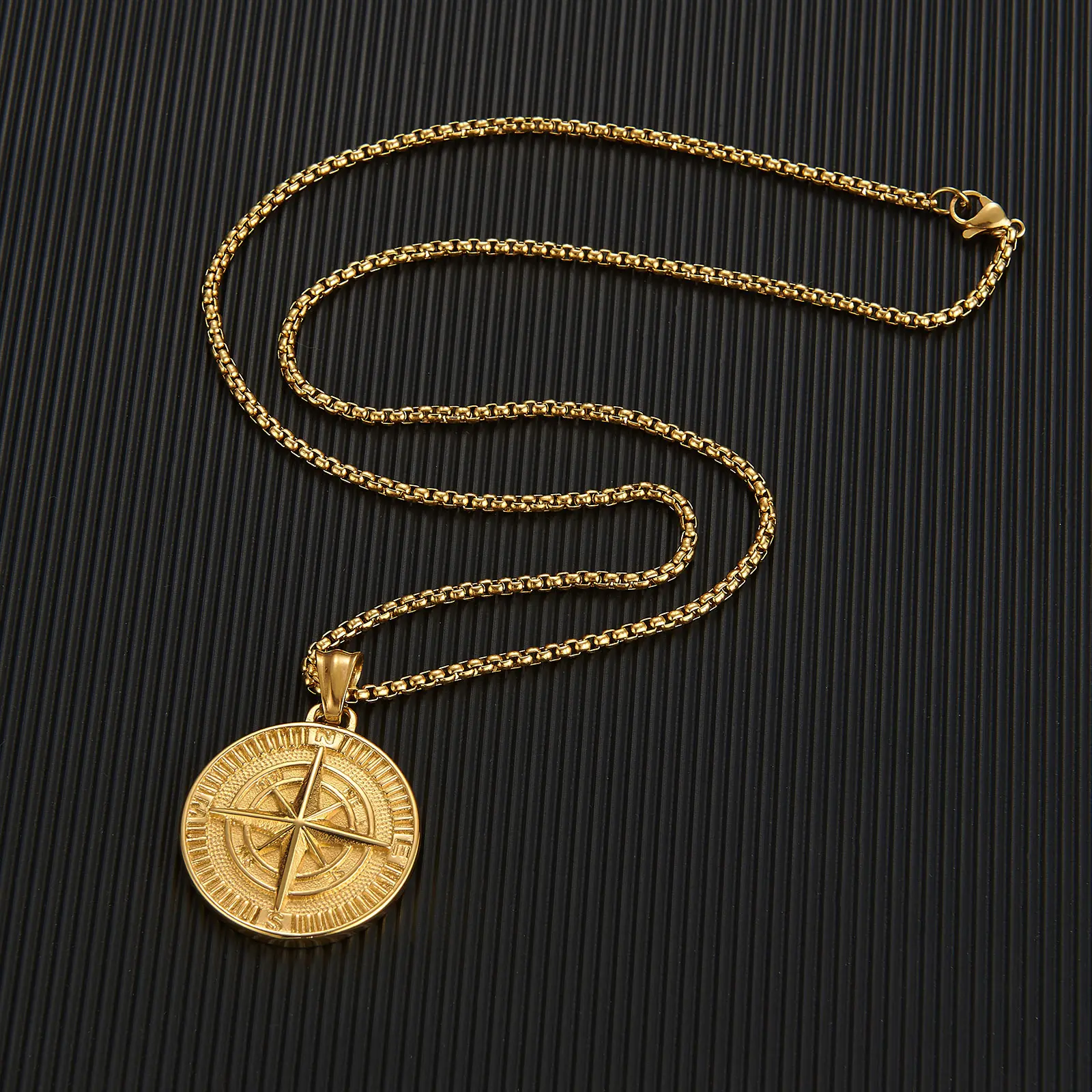 Men's Compass Pendant Necklace Titanium Steel Material Nautical Compass Shape and Amulet Meaning Inspirational Graduation Season Gift Fashion Jewelry