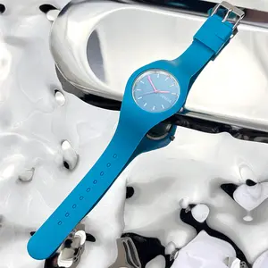 Fashionable Women's Silicone Watch Ultra-thin Quartz Electronic Classic Style Watch