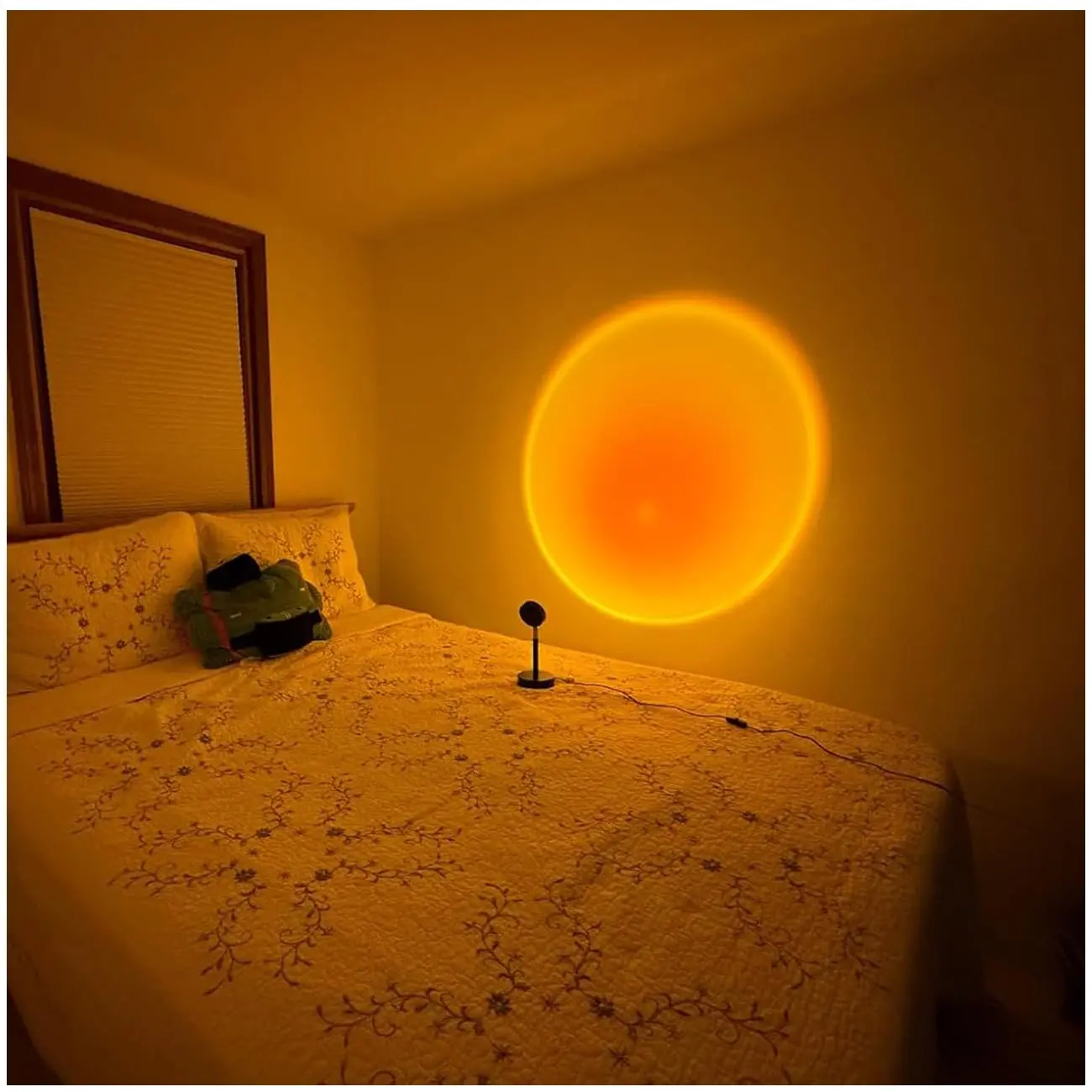 LED Sunset Lamp – Projection Floor Lamp, Ambient Lighting with USB, Modern Floor Stand Sunset Projection Night Light, Ideal for Photography/Selfies/Parties/Home Decor/Living Room/Bedroom Accents