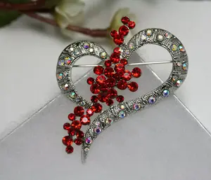 Vintage Rhinestone Valentine's Day Hollow Heart Pin Brooch, Valentine's Day Jewelry Gift For Her