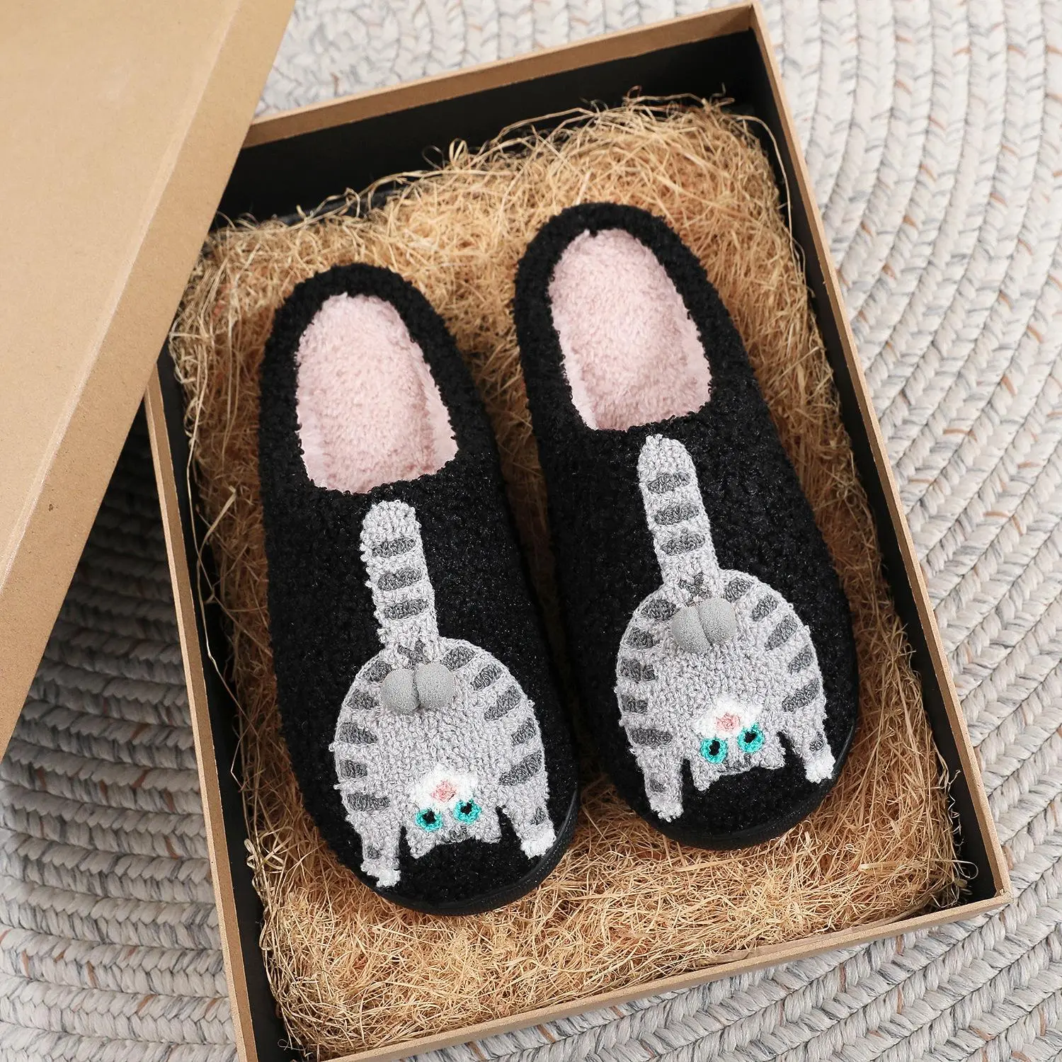 Cute Cat Butt Fuzzy Slippers for Women Men, Plush Warm House Slippers, Soft Cozy Non‑Slip Indoor Home Slippers Winter Bedroom Slip‑On Shoes