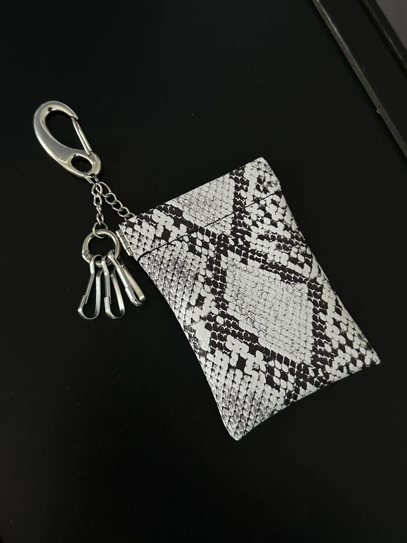 Metal Lobster Clasp Leather Snakeskin Keychain Key Charms Bag Charm Waist Belt Accessory Coin Purse Simple Design for Men Women