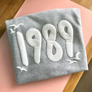 1989 Sweatshirt - Stylish Loose-Fitting Crew Neck Cotton Blend