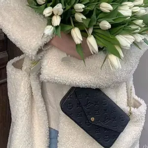 Pre-owned Louis Vuitton LV Shoulder Bag Versatile & Timeless Accessory for Everyday Use Complements Various Styles Practical & Fashionable