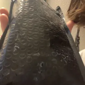 Product Review of BASED Hair Texture Powder | Instant Volume & Texture | Lightweight, Matte Finish | Simple, Effective, BASED. from J**J