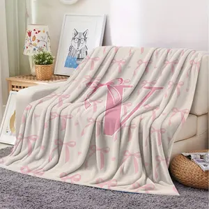 1 Pcs Pink Bow Printed Flannel Blanket, Creative A-Z Alphabet Design Warm Covering Throw Blanket, Comfortable Fluffy Home Leisure Decorative Blanket, for Sofa, Office, Traveling Multifunctional Blanket, Gift Blanket, Soft Cozy Blanket