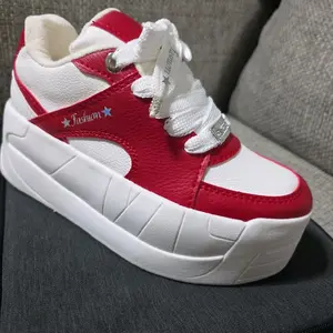 Fashion Red & White Platform Sneakers with Star Detail - Comfortable & Stylish Women's Shoes