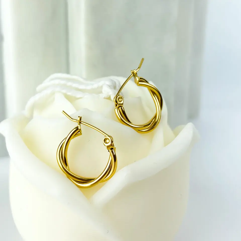 Avery Earrings (16mm)