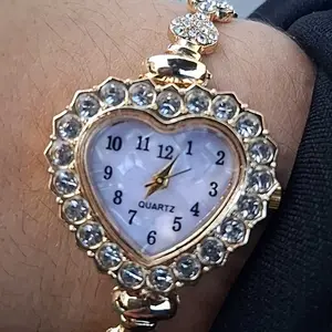 Women display picture 1