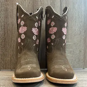 Juvenile´s Little pink Flower burnt brown boots