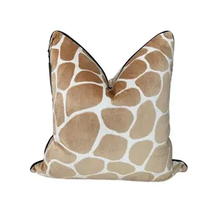Giraffe Velvet Luxx