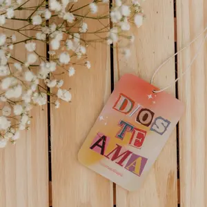 Dios Te Ama Car Air Freshener - Fragrance for Car with Elegant Design and Fresh Scent Aromatherapy Daily Reminder