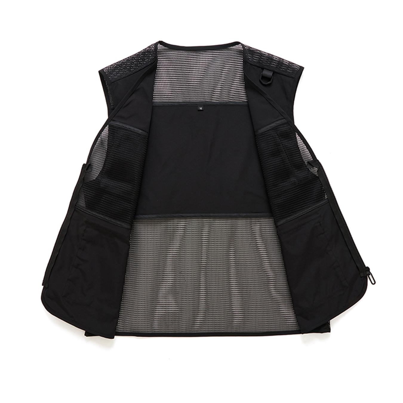 Versatile Mesh-Lined Utility Vest for Men Durable Quick-Drying Ideal for Outdoor Activities Menswear Tops