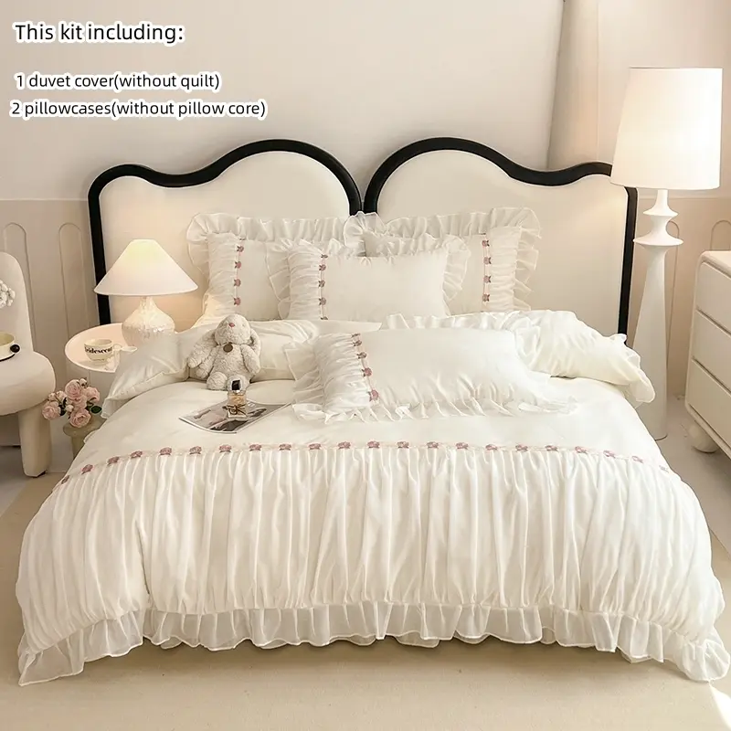 3pcs Korean embroidery lace bedding includes duvet cover and pillowcase (excluding core). The fabric is comfortable, soft, and breathable, and the duvet cover has a zipper for easy removal and washing. It is suitable for all seasons Comfy Bedding Sets