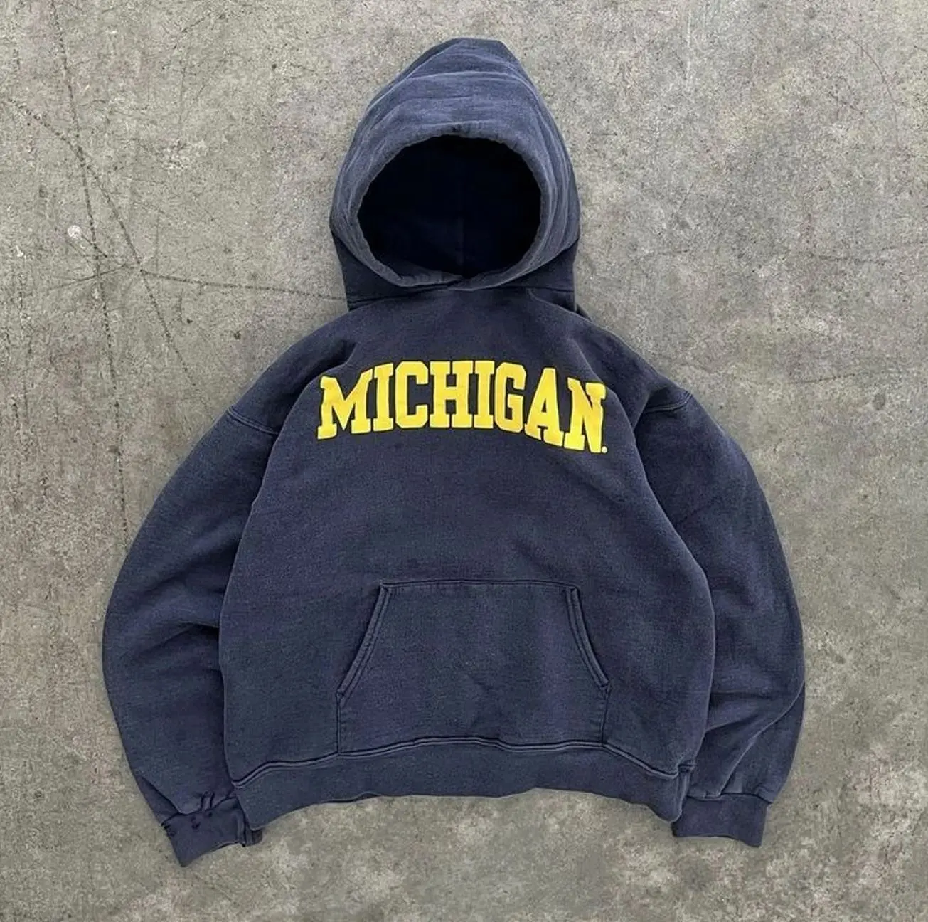 Michigan Graphic Pullover Hoodie, Collegiate Letter Print Sweatshirt, Casual Oversized Hooded Top with Kangaroo Pocket B