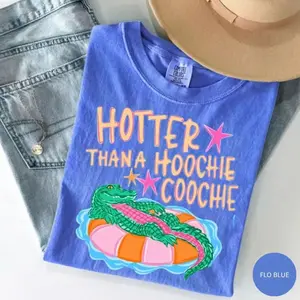 Comfort Colors Hotter Than A Hoochie Coochie Gator Tee, Funny Retro Alligator Graphic T-Shirt, Vintage Summer Party Beach Shirt, Casual Unisex Vacation Aesthetic Top Gift for Her, Cotton Fabric - Tr