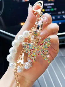 Elegant Pearl String Large Butterfly Keychain, Delicate Key Ring for Bags, Stylish Accessory, Perfect Gift, Handmade Assembly