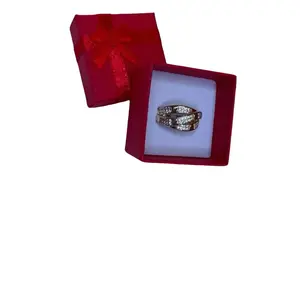 Thick ring with details in white stones