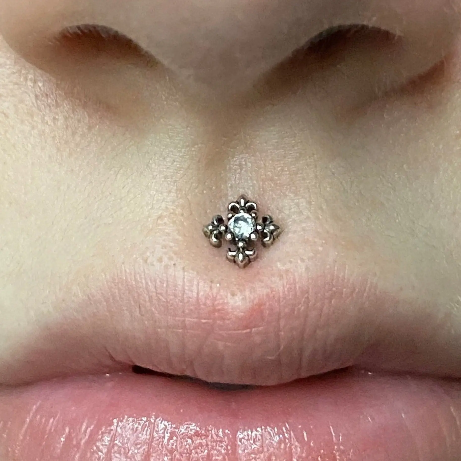 16g Cross Medusa Piercing
