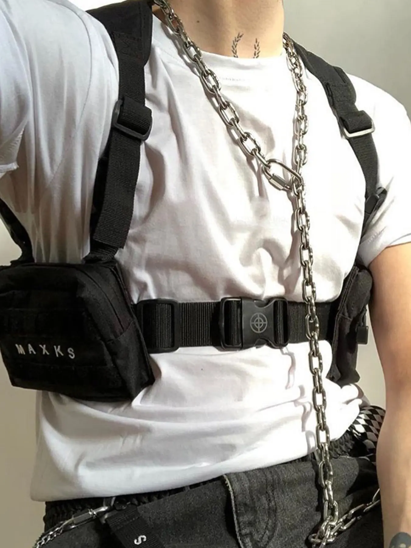 Functional style, versatile double bag chest bag, Multifunctional chest bag, Chain belt bag, minimalist texture, adjustable shoulder strap, symmetrical silhouette, can accommodate headphones and keys, suitable for commuting and shopping, Zipper belt bag