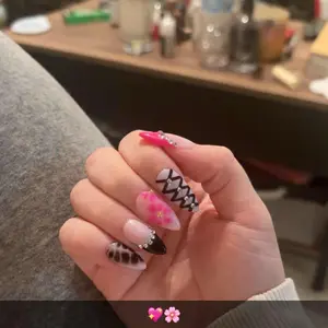 Custom press on nail set