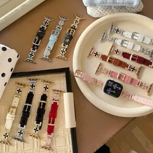 Copper chain zircon four-leaf clover mother-of-pearl leather strap suitable for Apple Watch iWatch 11th generation 10/98 Ultra SE