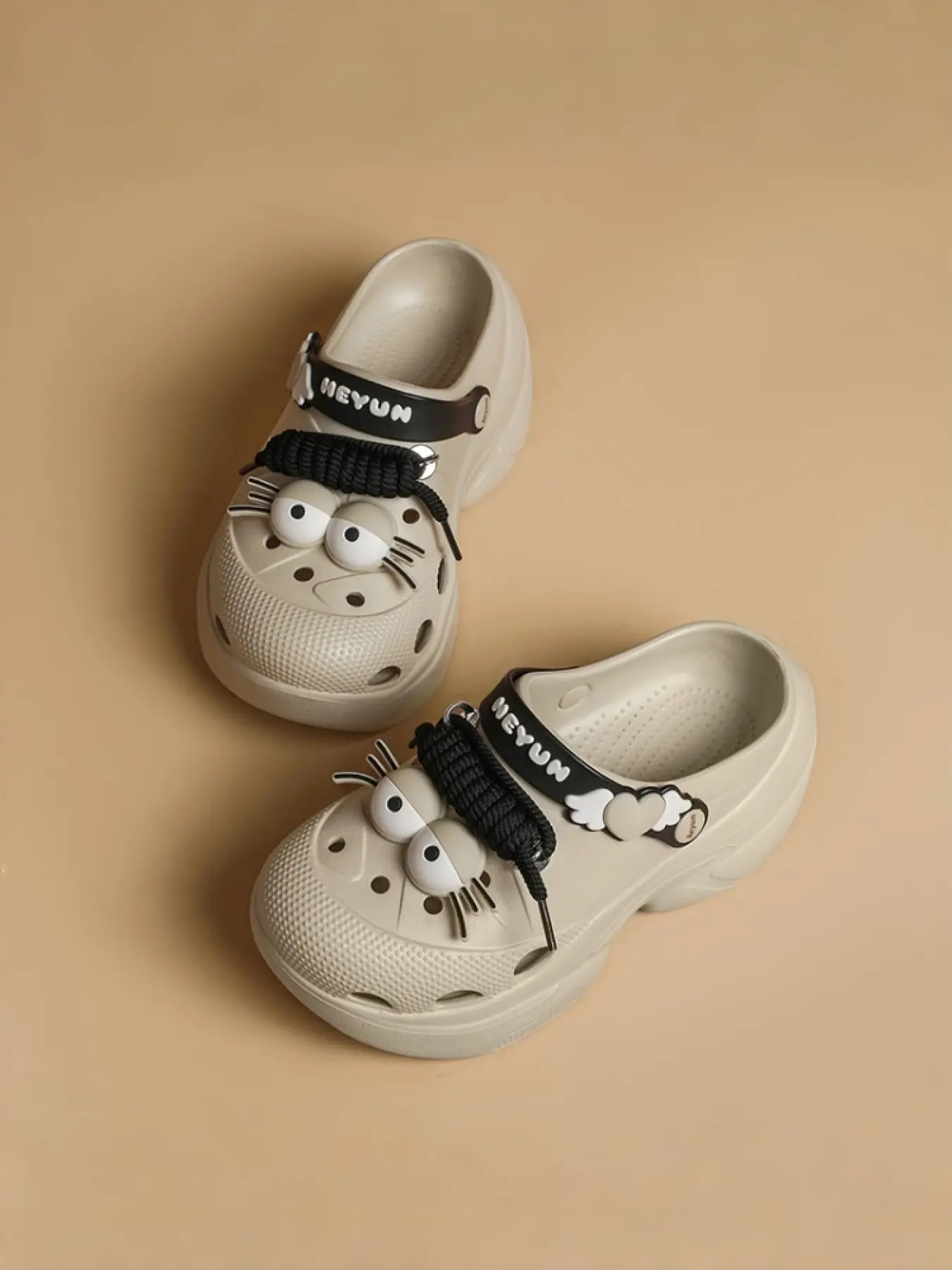 Women's Khaki Cartoon Big Eye Clogs: Thick-Soled Dual-Wear, Summer Outdoor Slides