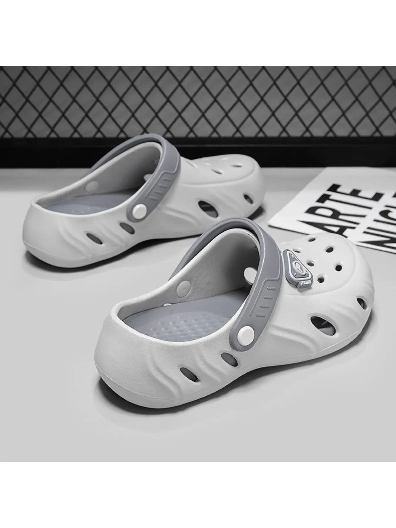 Vintage Colorblock Hole Shoes, Breathable Hollow Design, male and female Outdoor Anti-Slip Toe-Enclosed Sandals, Comfortable Summer Footwear